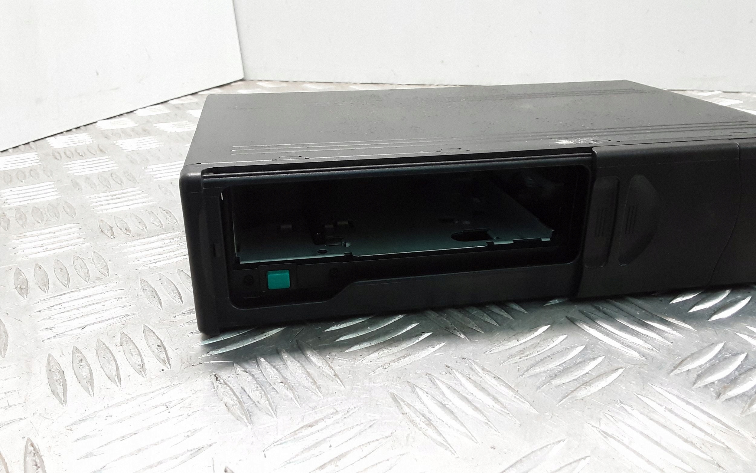 Changeur CD Land Rover Range Rover 3 2004 XQE000120 image 4