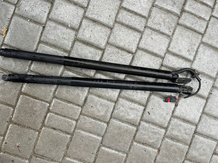 KIA PROCEED III -tavaratilan luukun toimilaite 81831-J7710 81841-J7710 setti