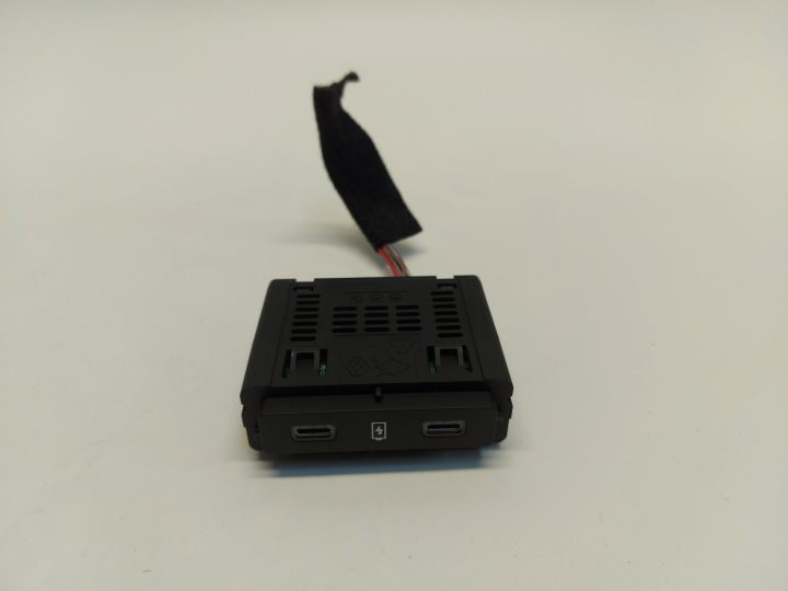 RENAULT AUSTRAL USB-portti 284H35397R