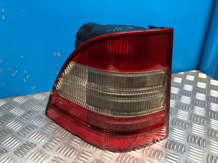 MERCEDES ML W163 LAMPE LINKS HINTEN LINKE HECKKLAPPE A1638200164
