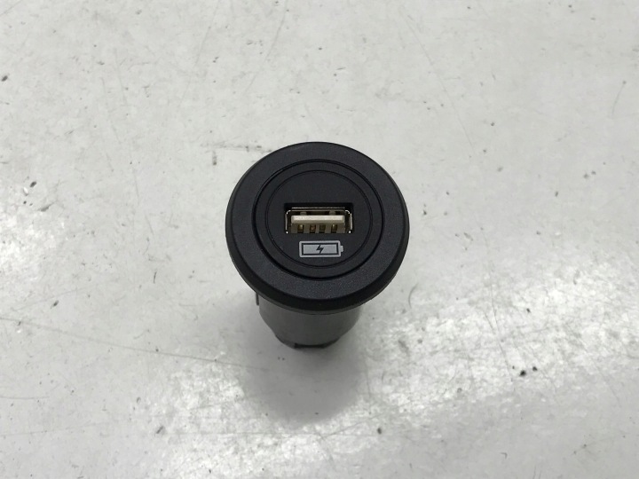 Jaguar I-Pace X590 2021 USB Charging Port Socket J9D319010AB