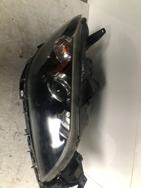 Vasen xenon-valo Mazda 3 oikea