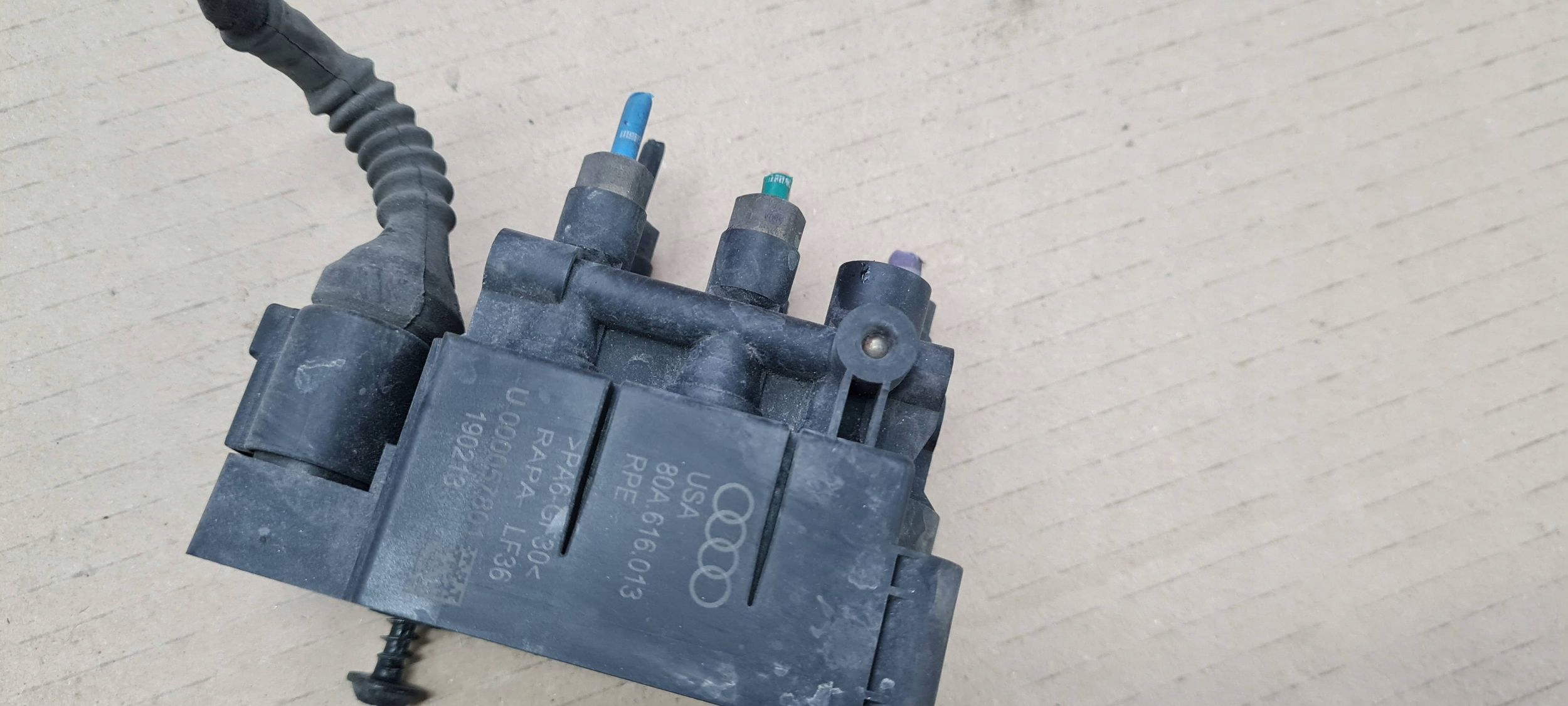 SQ5 80A Q5 Distribuidor Pneumático Bloco Suspensão 80A616013A image 3
