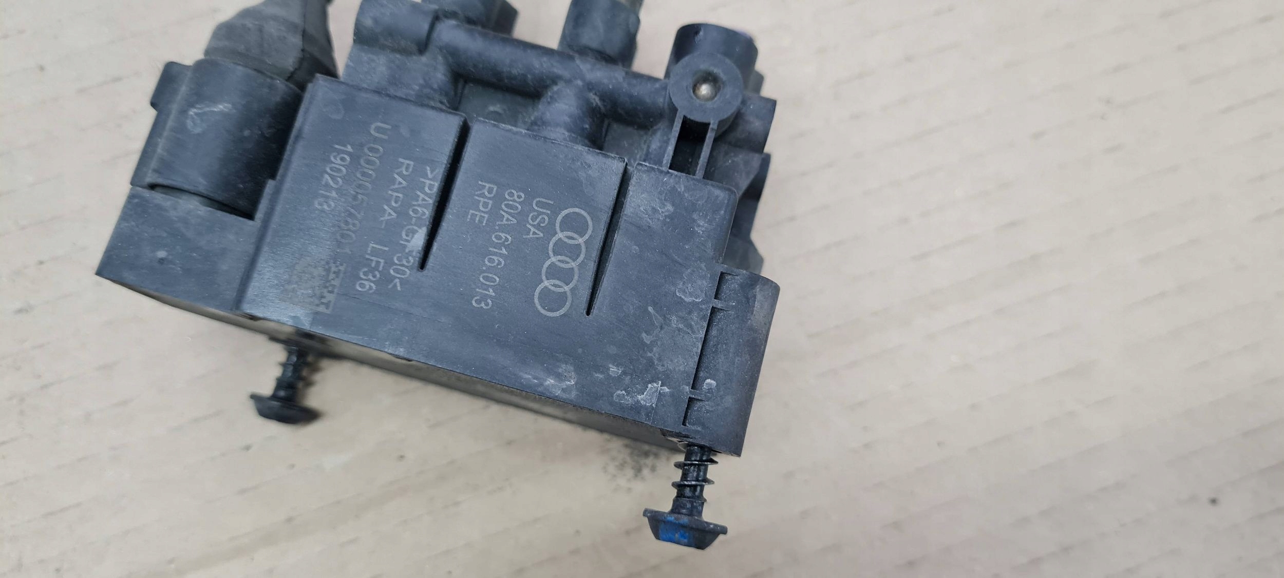 SQ5 80A Q5 Distribuidor Pneumático Bloco Suspensão 80A616013A image 4