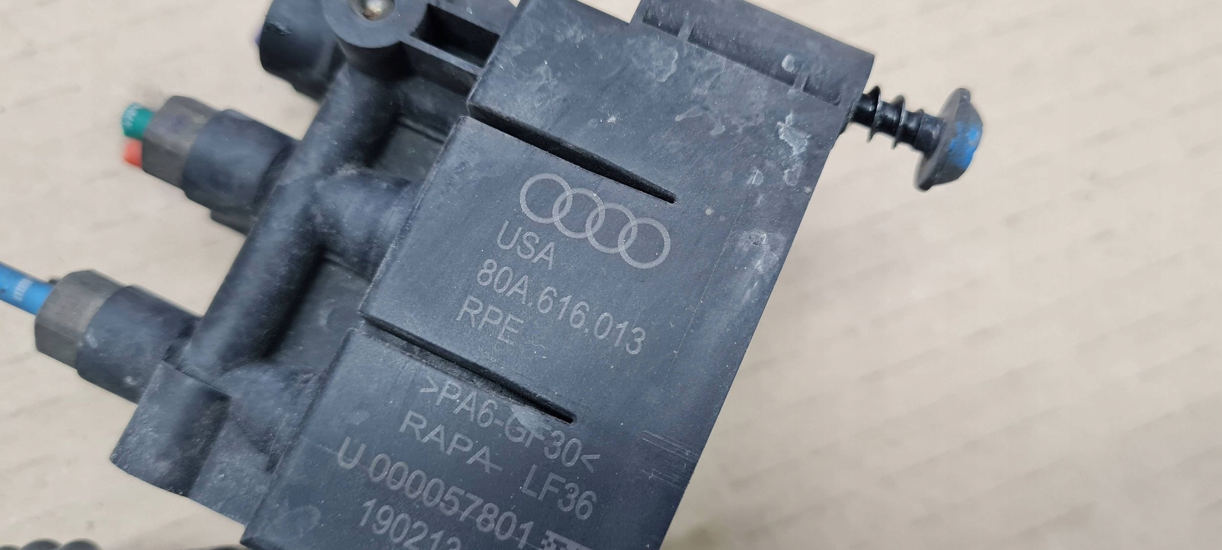 SQ5 80A Q5 Distribuidor Pneumático Bloco Suspensão 80A616013A image 6
