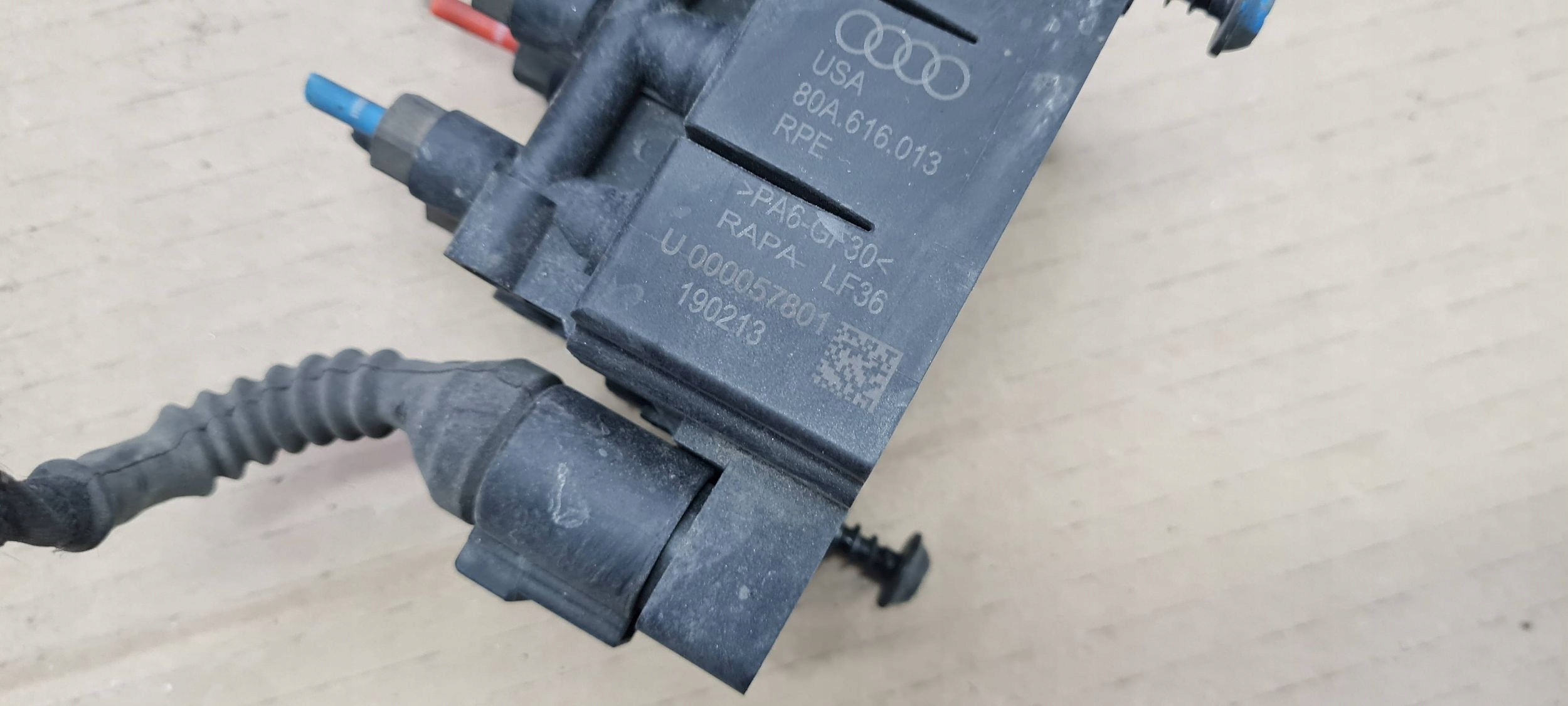 SQ5 80A Q5 Distribuidor Pneumático Bloco Suspensão 80A616013A image 7
