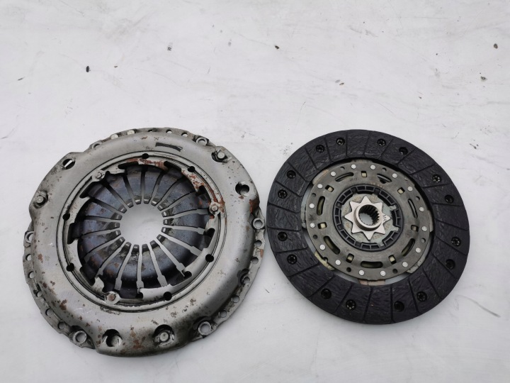 Kytkinlevy 228mm painelevy Opel Zafira C Astra IV J 1.4 T 7.6mm 55587528