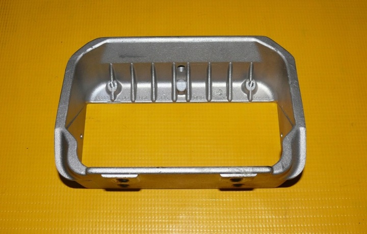 Käsinojan kiinnitysteline Audi A8 D2 LIFT 99-02 4D0864335C