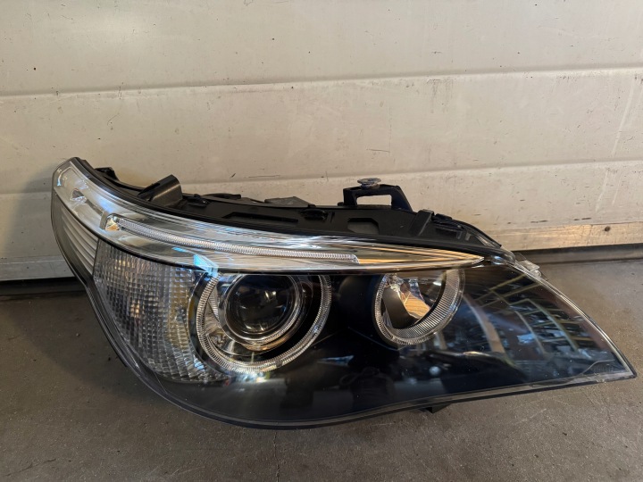 Oikea etuvalo BMW E60 E61 Bi-Xenon 03R-
