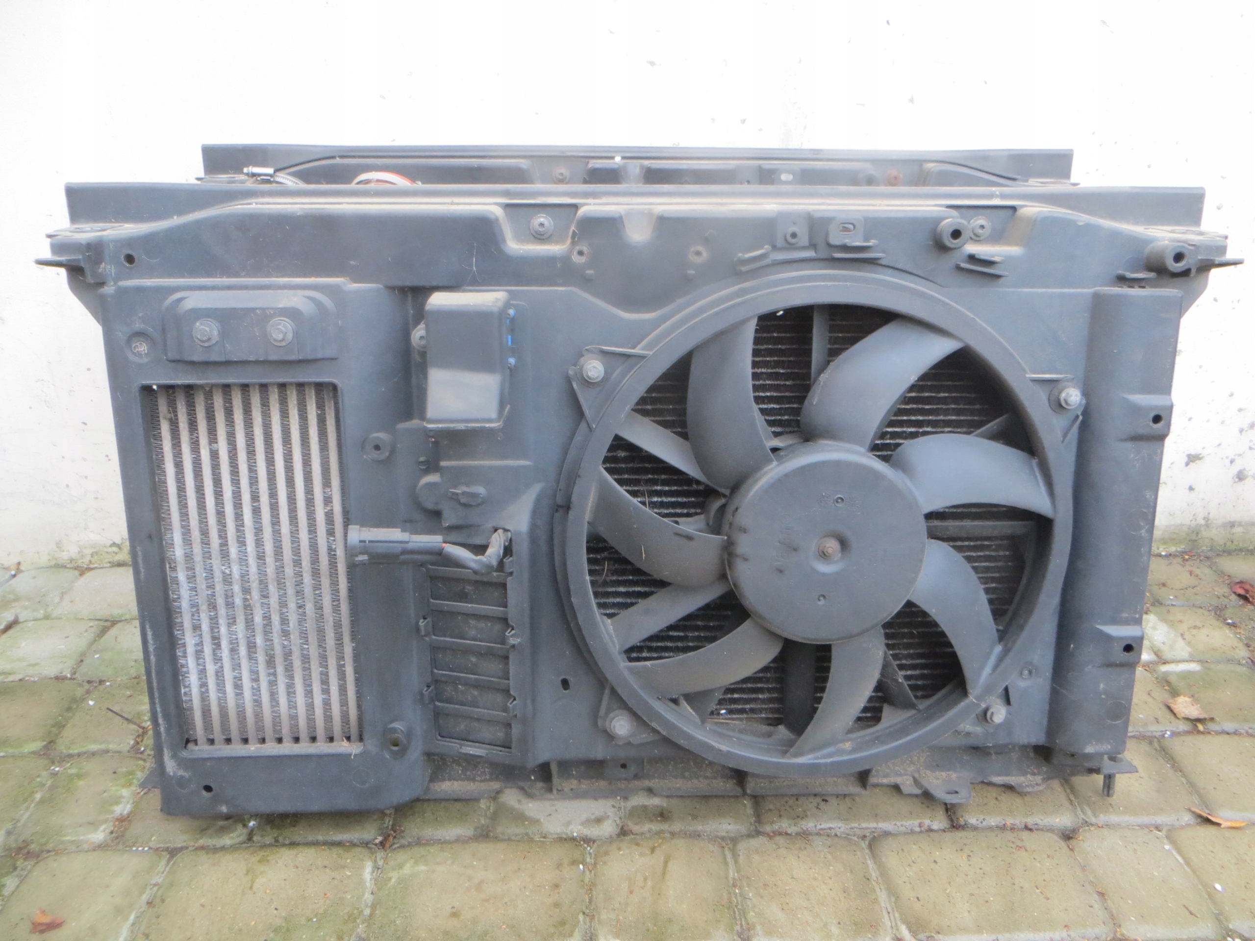 PEUGEOT 5008 3008 1.6 THP radiador ventilador dianteiro image 2