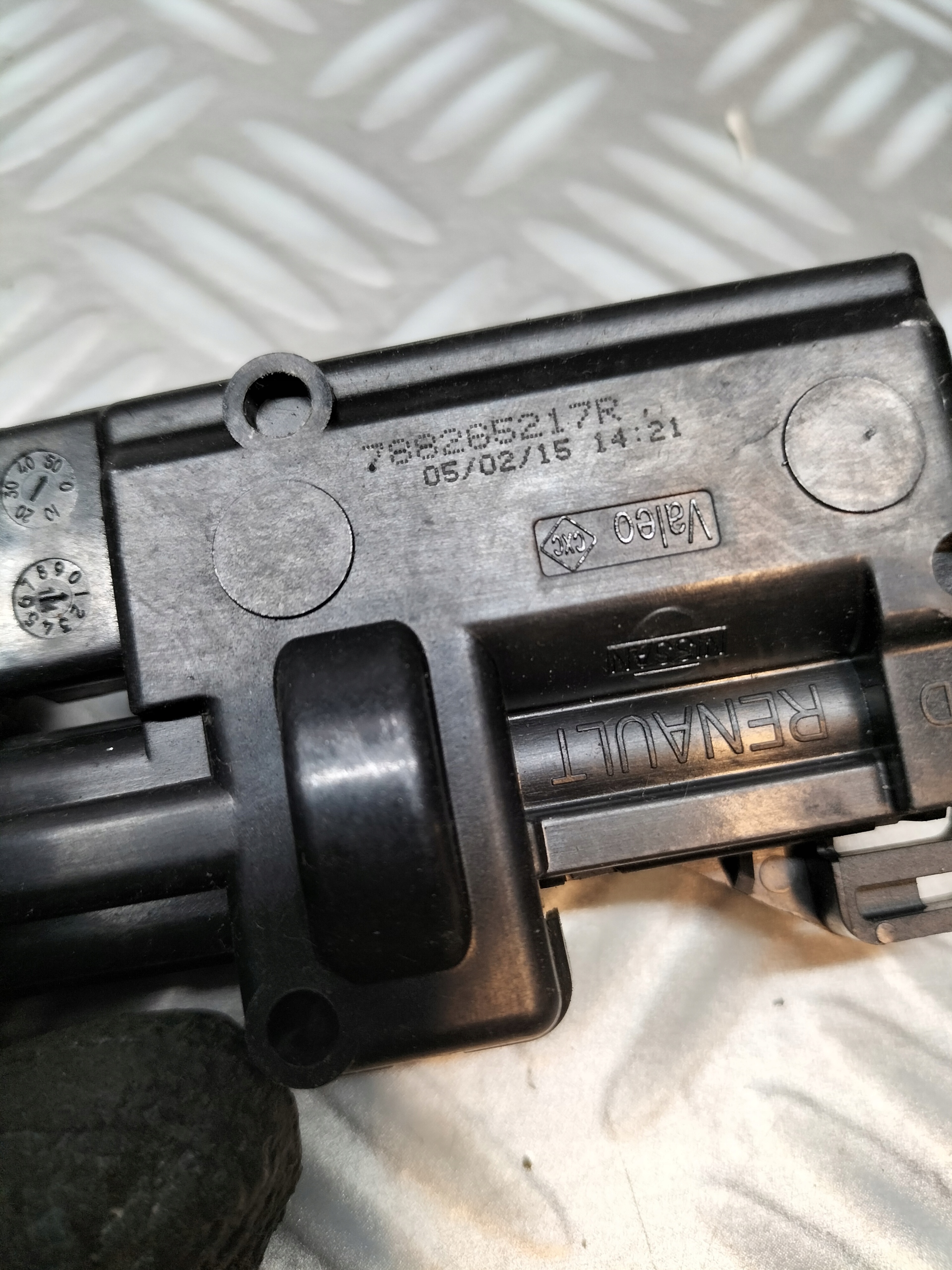 Bränslepåfyllningslock motor Renault Clio IV 788265217R image 3