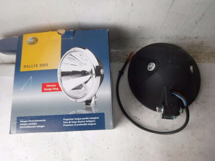 Hella kaukovalo pyöreä halogeeni 1F8 009 797-101