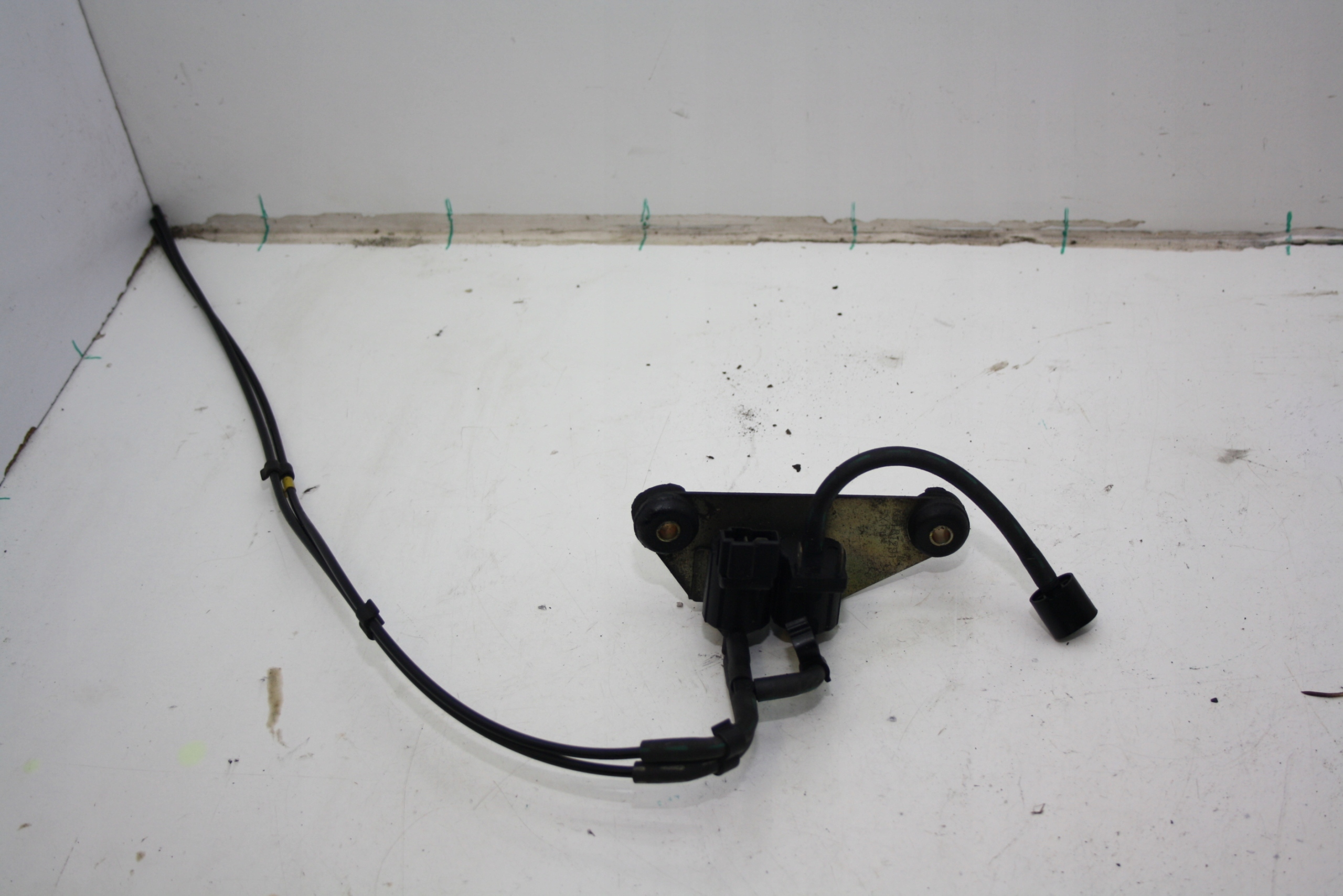 Vacuum Valve Mitsubishi Pajero Sport Shogun 99-06 2.5 TD MR051017