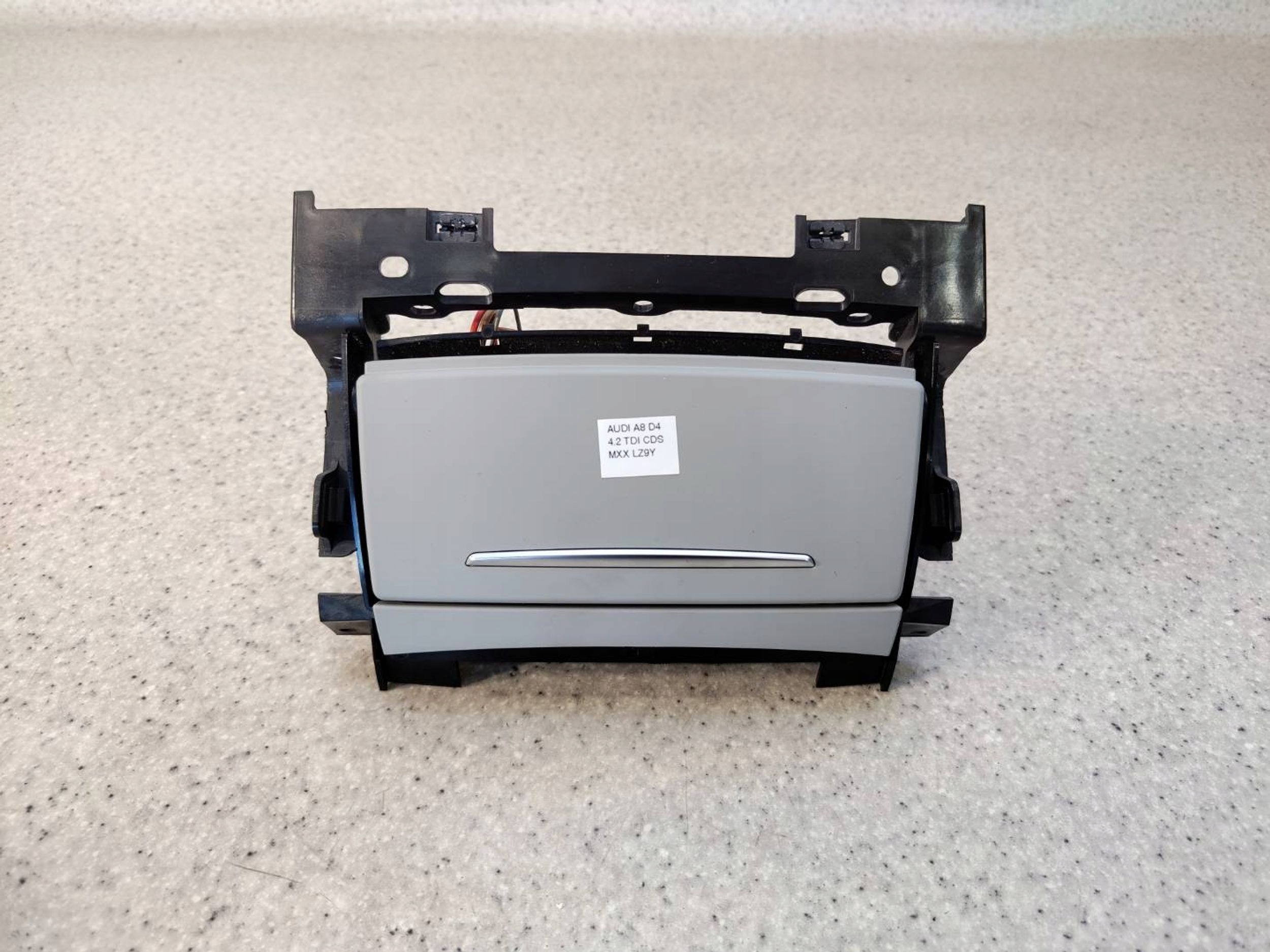 Allume-cigare 12V escamotable Audi A8 S8 D4 (4H) 4H0864051B
