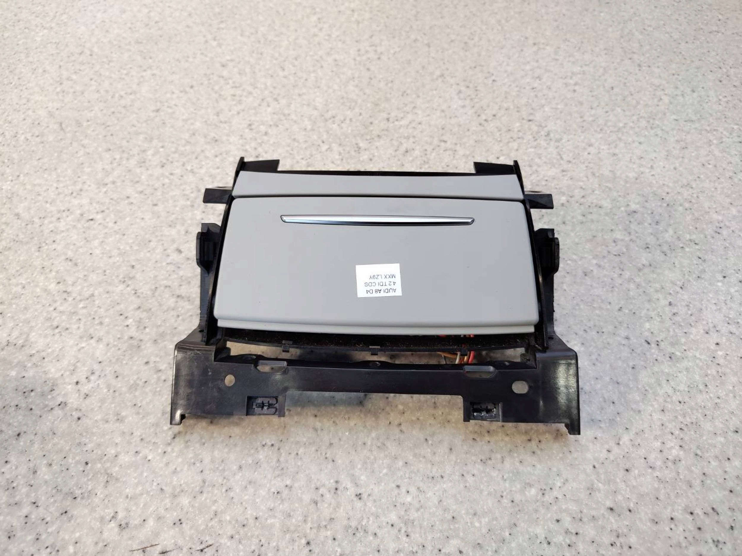 12V Uttag Infällbar Panel Audi A8 S8 D4 4H0864051B image 3