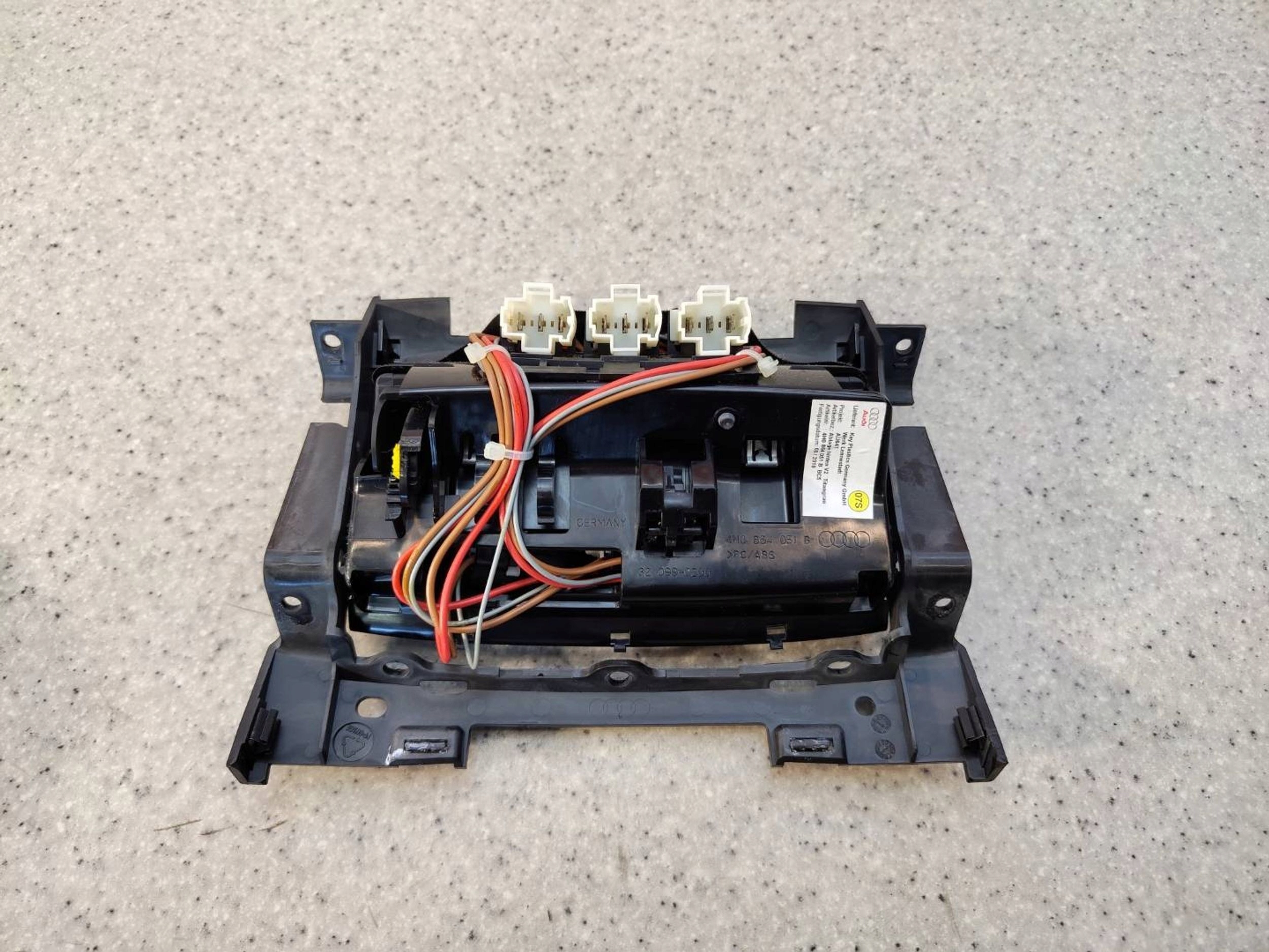 12V Uttag Infällbar Panel Audi A8 S8 D4 4H0864051B image 4