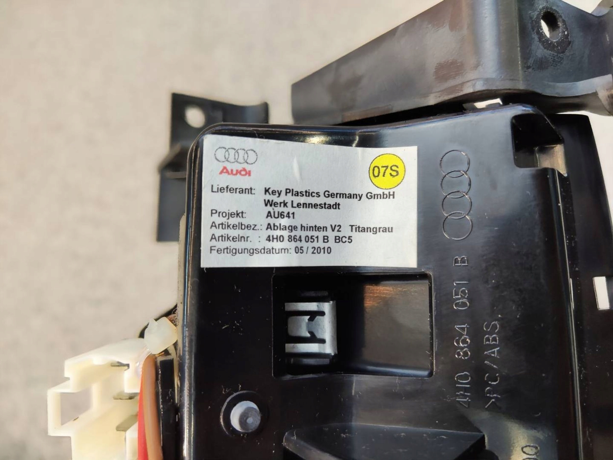 12V Uttag Infällbar Panel Audi A8 S8 D4 4H0864051B image 6