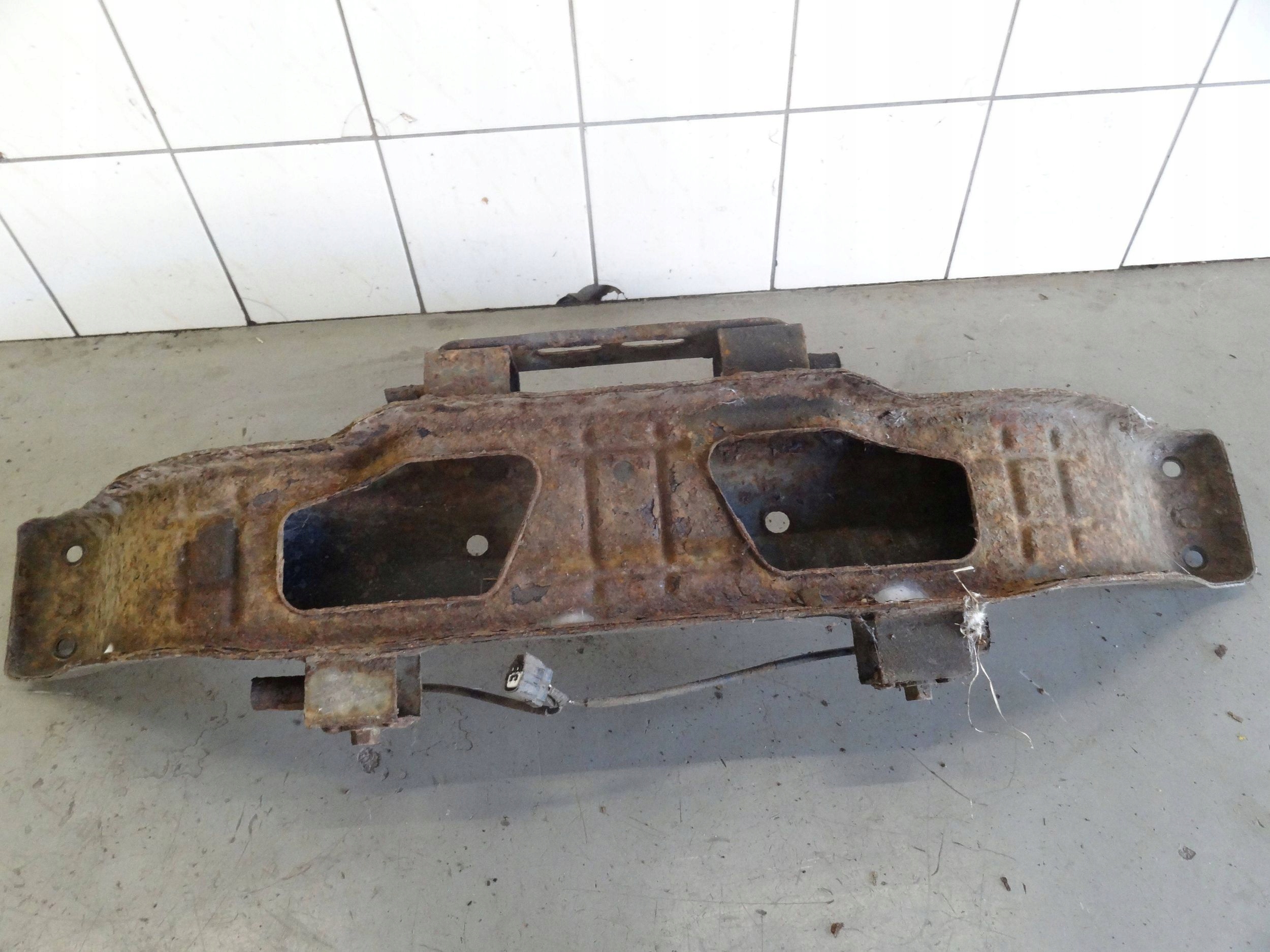 CHEVROLET NUBIRA 2005 1.6 B KOMBI POUTRE AIDE ARRIÈRE 96550045 image 2