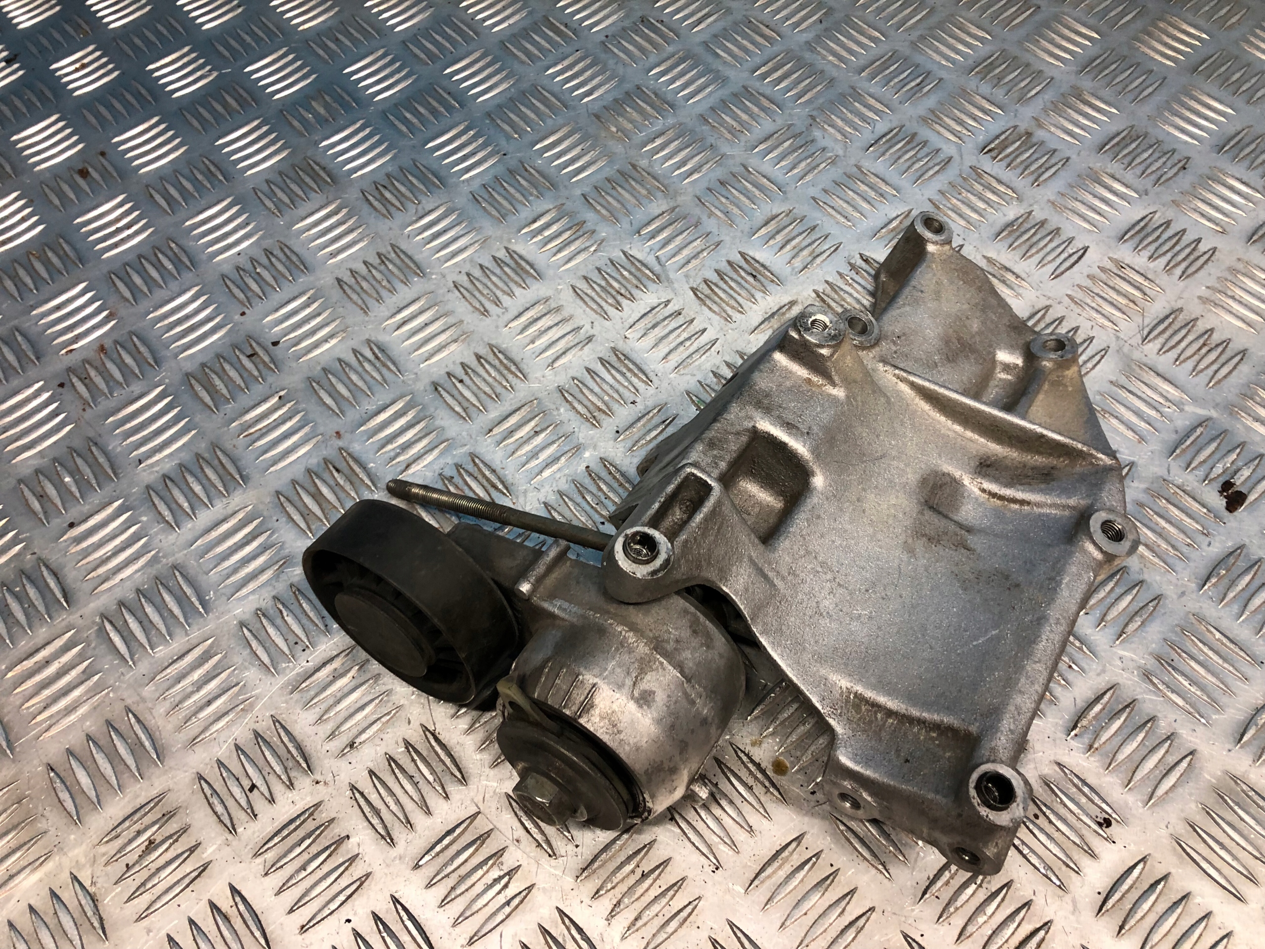 MERCEDES W140 M119 COMPRESSOR MOUNT BRACKET 1191310235