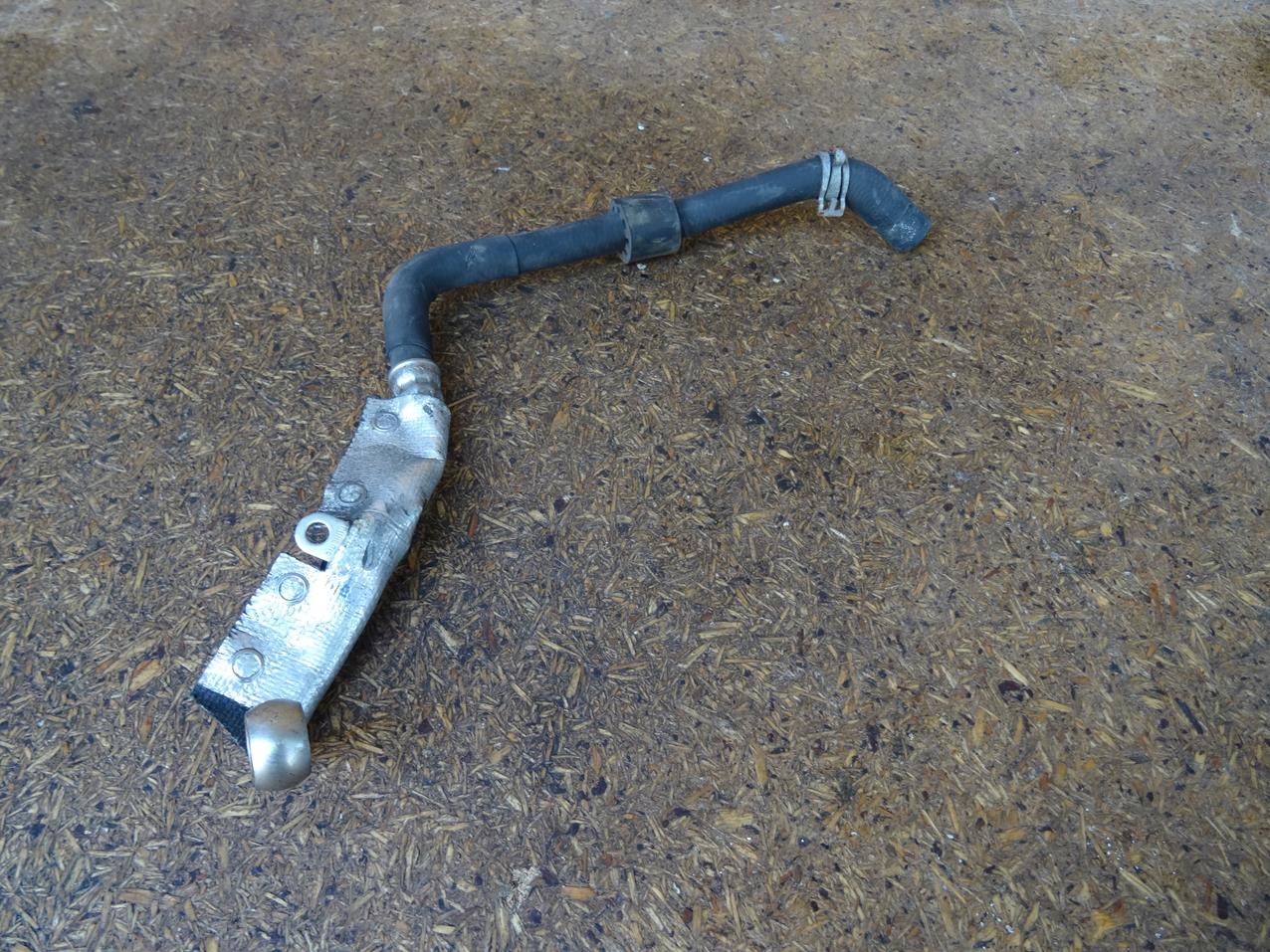AUDI A4 B7 SEAT EXEO 2.0 TFSI BUL BWE VATTENRÖR 06D121492H image 2