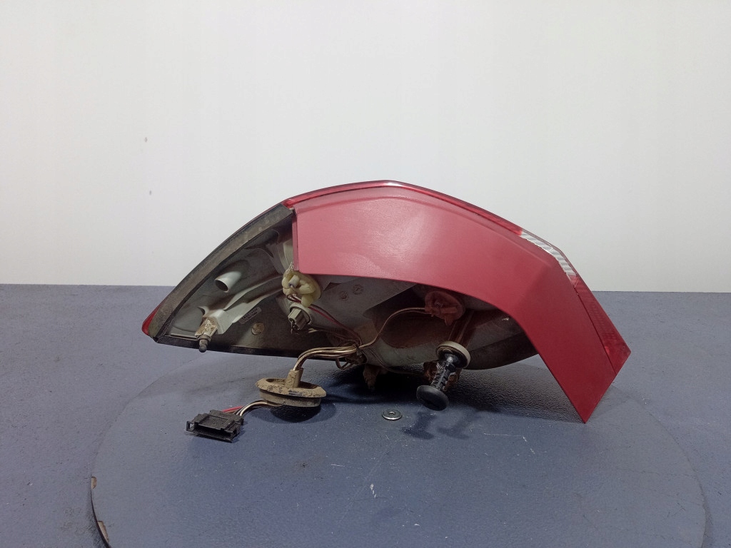 SKODA FABIA II 5J KOMBI HB REAR LAMP RIGHT TAIL 5J6945096A