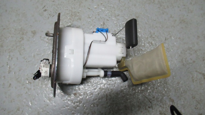 KIA SPORTAGE II 2.0 16V FUEL PUMP 31110-2E001