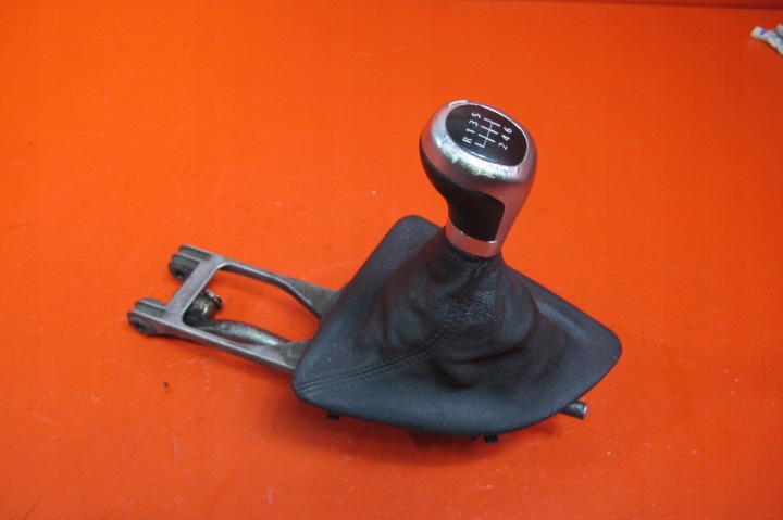 BMW 1 I E81 LIFT 2.0 D N47D20A leva cambio pomello soffietto 6 marce