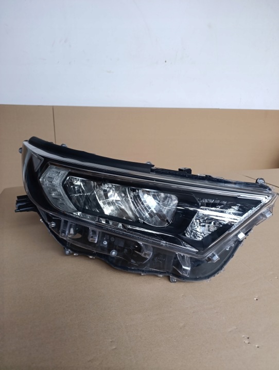 Etulyhty oikea Toyota RAV4 RAV 4 V 2019-2025