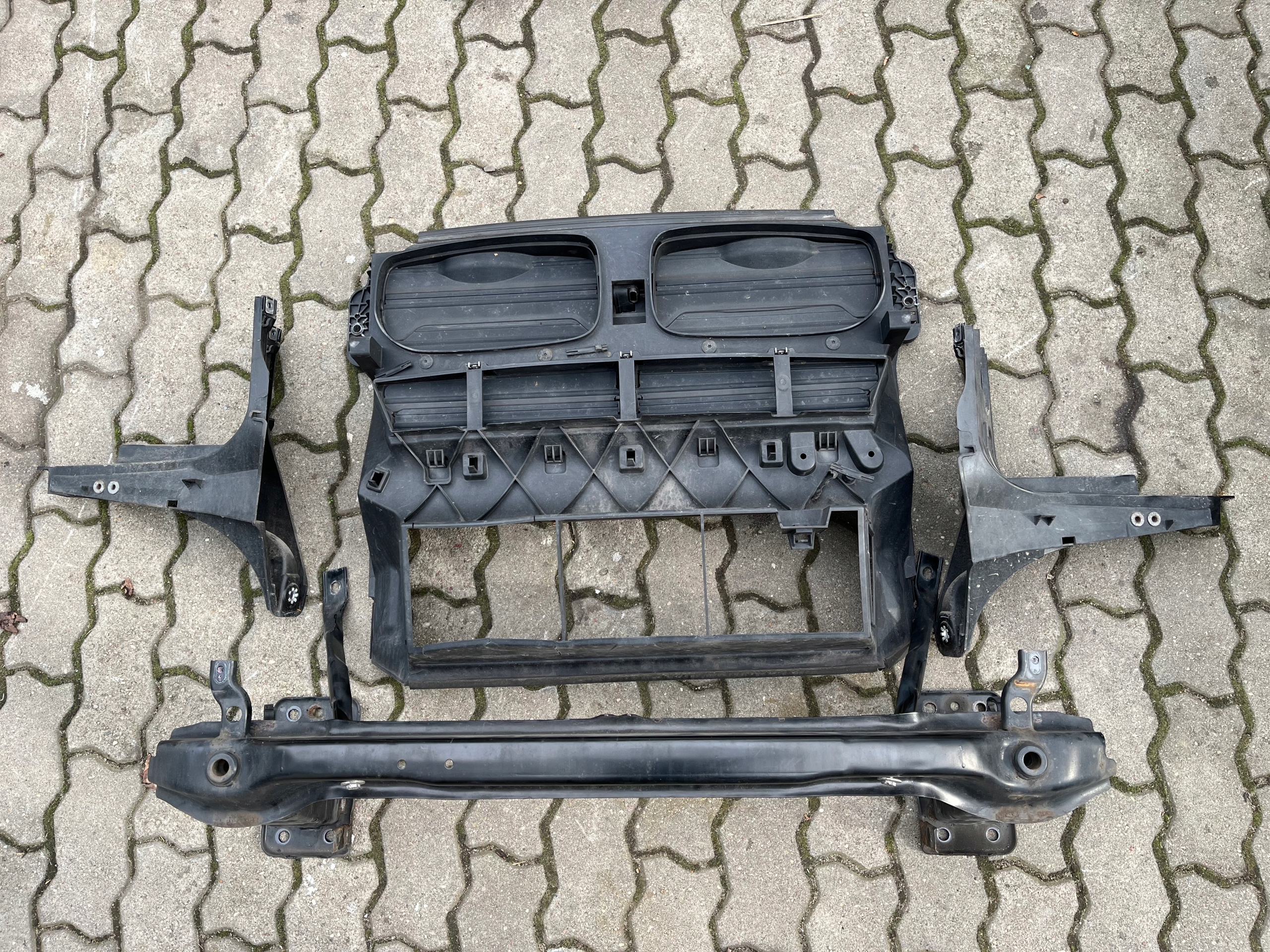 BMW X5 E70 LCI front reinforcement bar image 2