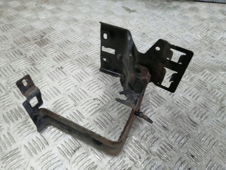 Citroen DS5 ABS-pumpun kiinnike