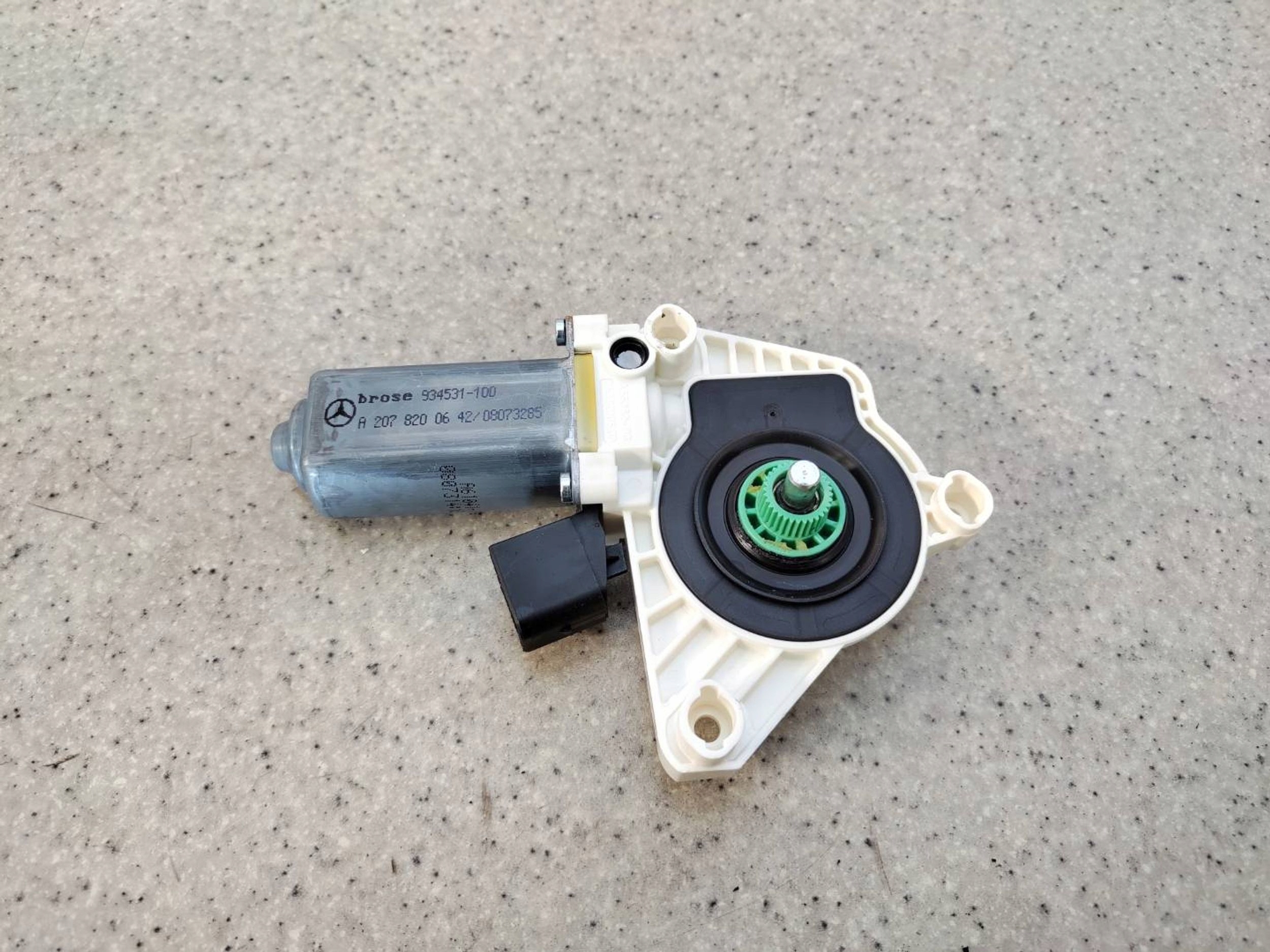 Motor Elevador de Vidro Esquerdo Dianteiro Mercedes C218 W218 CLS A2078200642