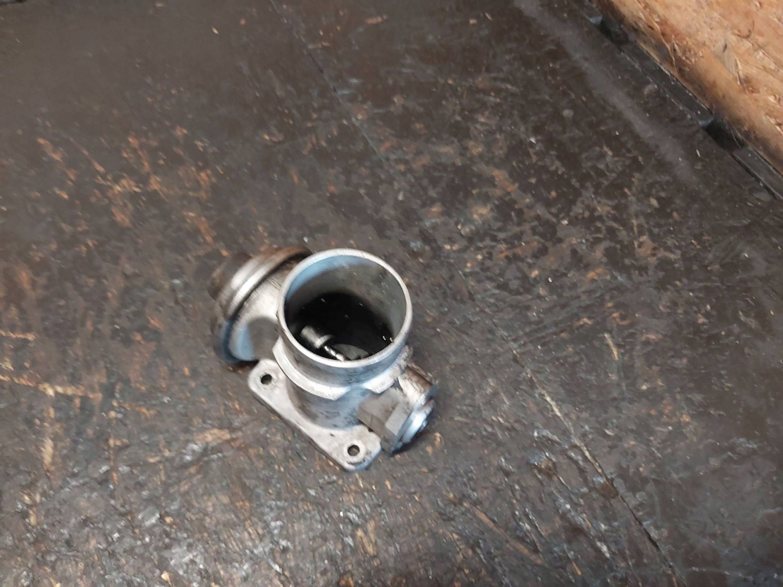 EGR-Ventil BMW 5 E39 525tds M51D25 256T1 11712248139 image 6