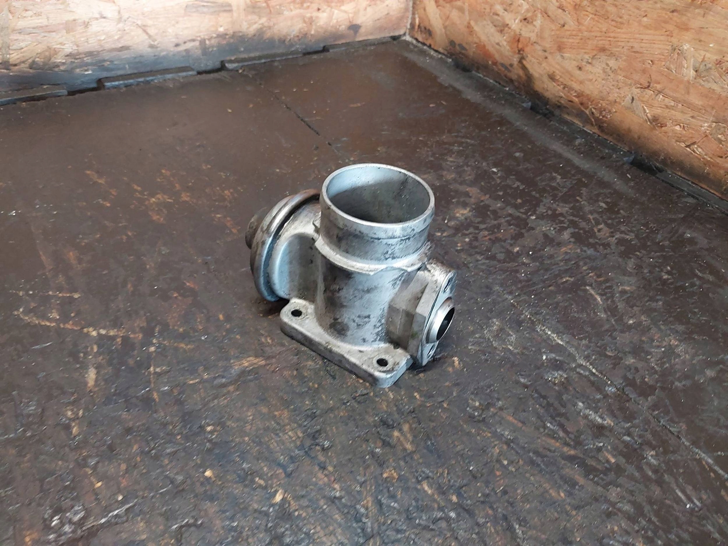 EGR-Ventil BMW 5 E39 525tds M51D25 256T1 11712248139 image 7