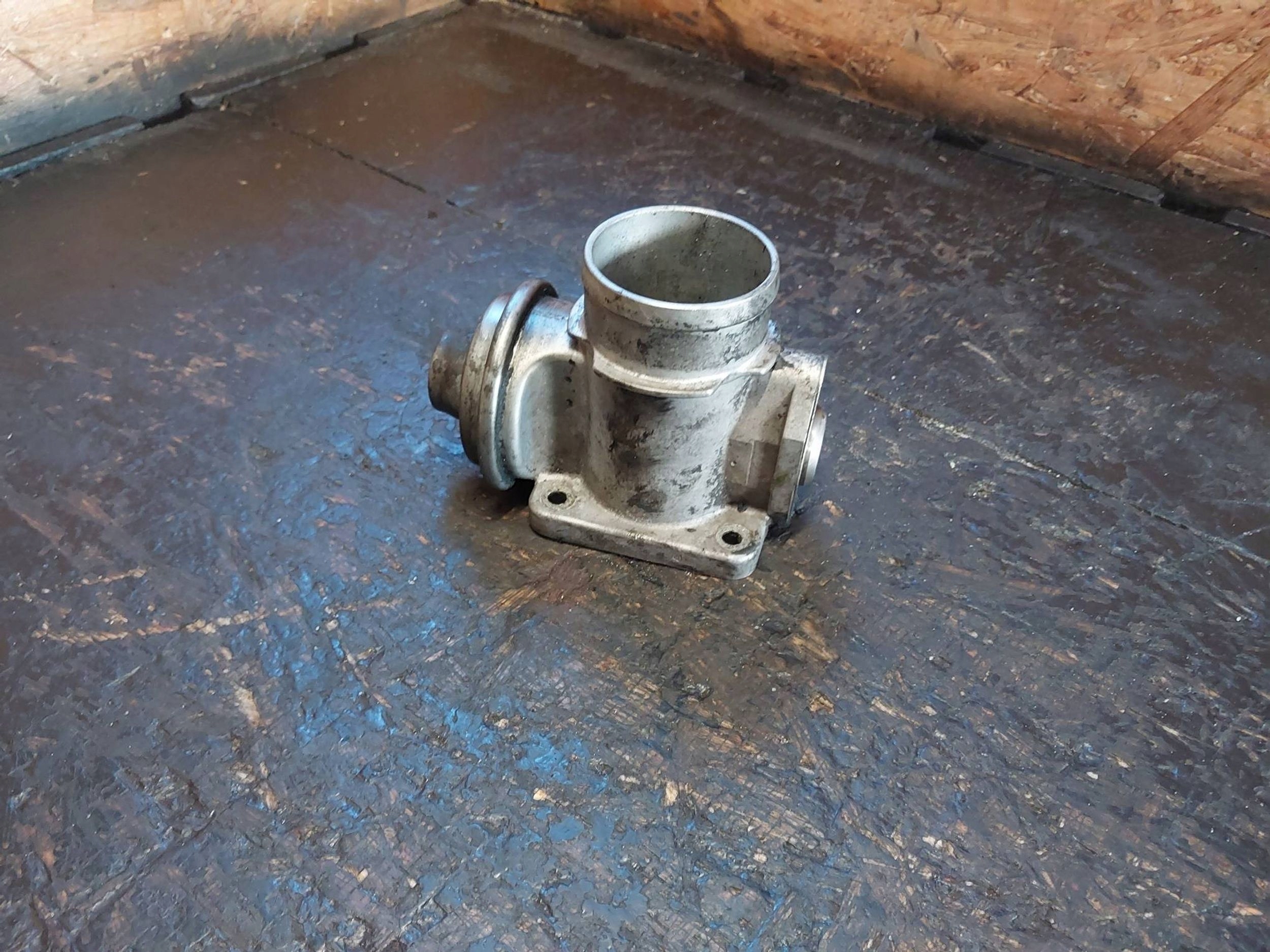 EGR-Ventil BMW 5 E39 525tds M51D25 256T1 11712248139 image 8