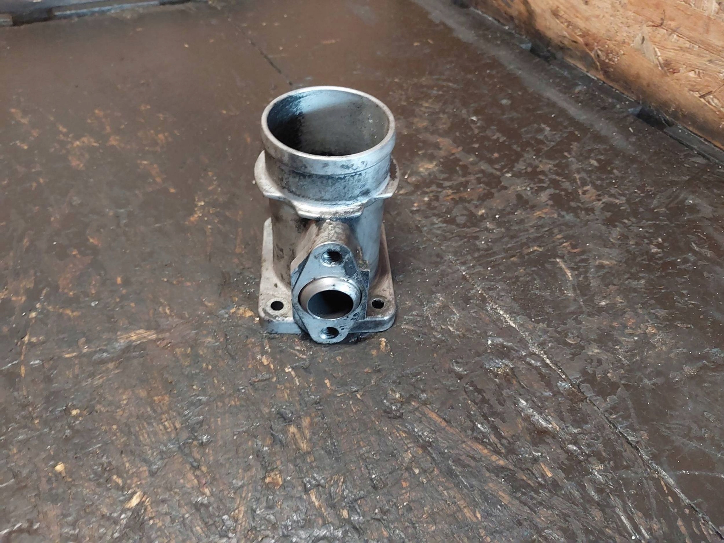 EGR-Ventil BMW 5 E39 525tds M51D25 256T1 11712248139 image 10
