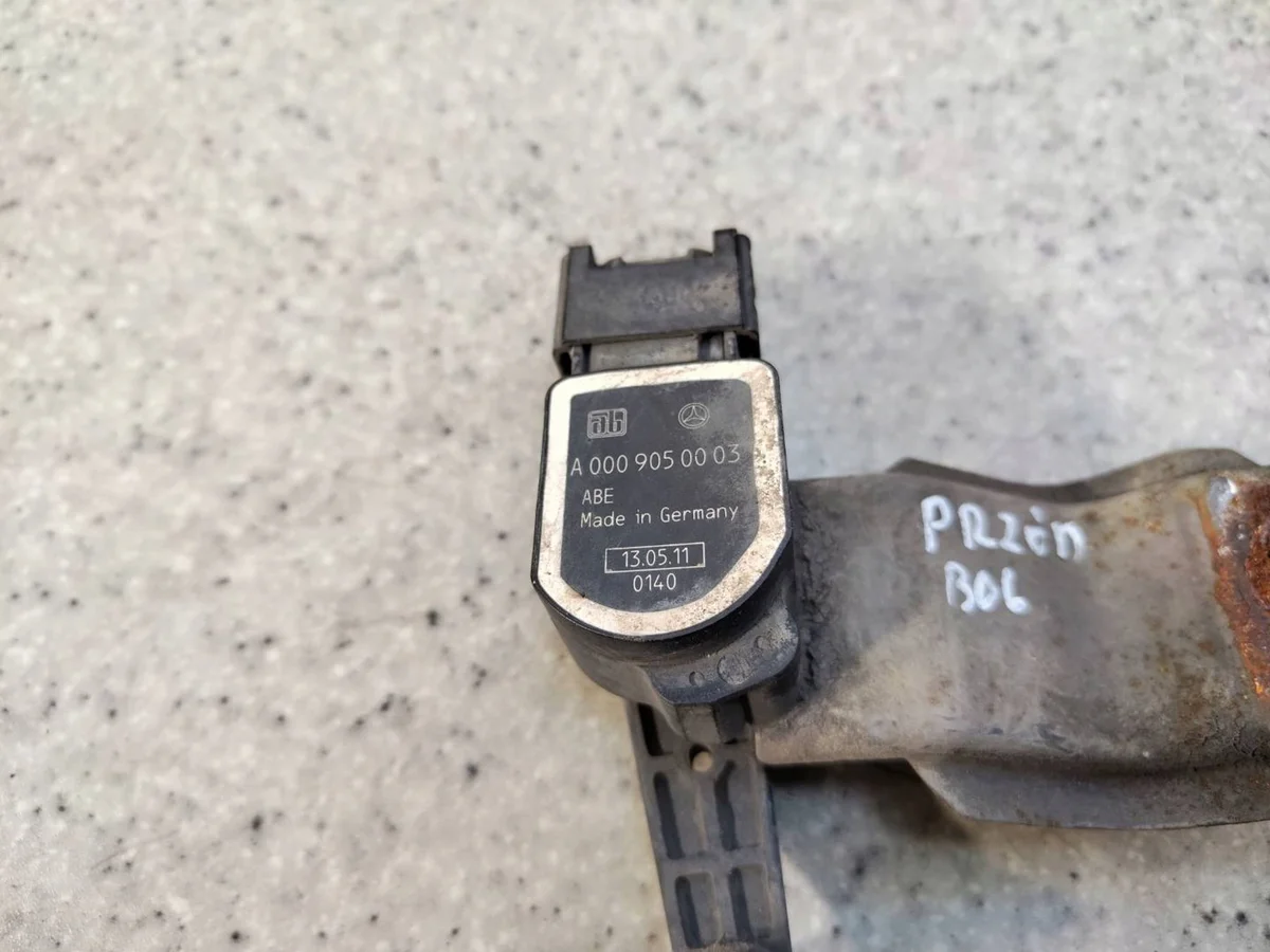 Sensor Nivelamento Xenon Mercedes R172 SLK image 3