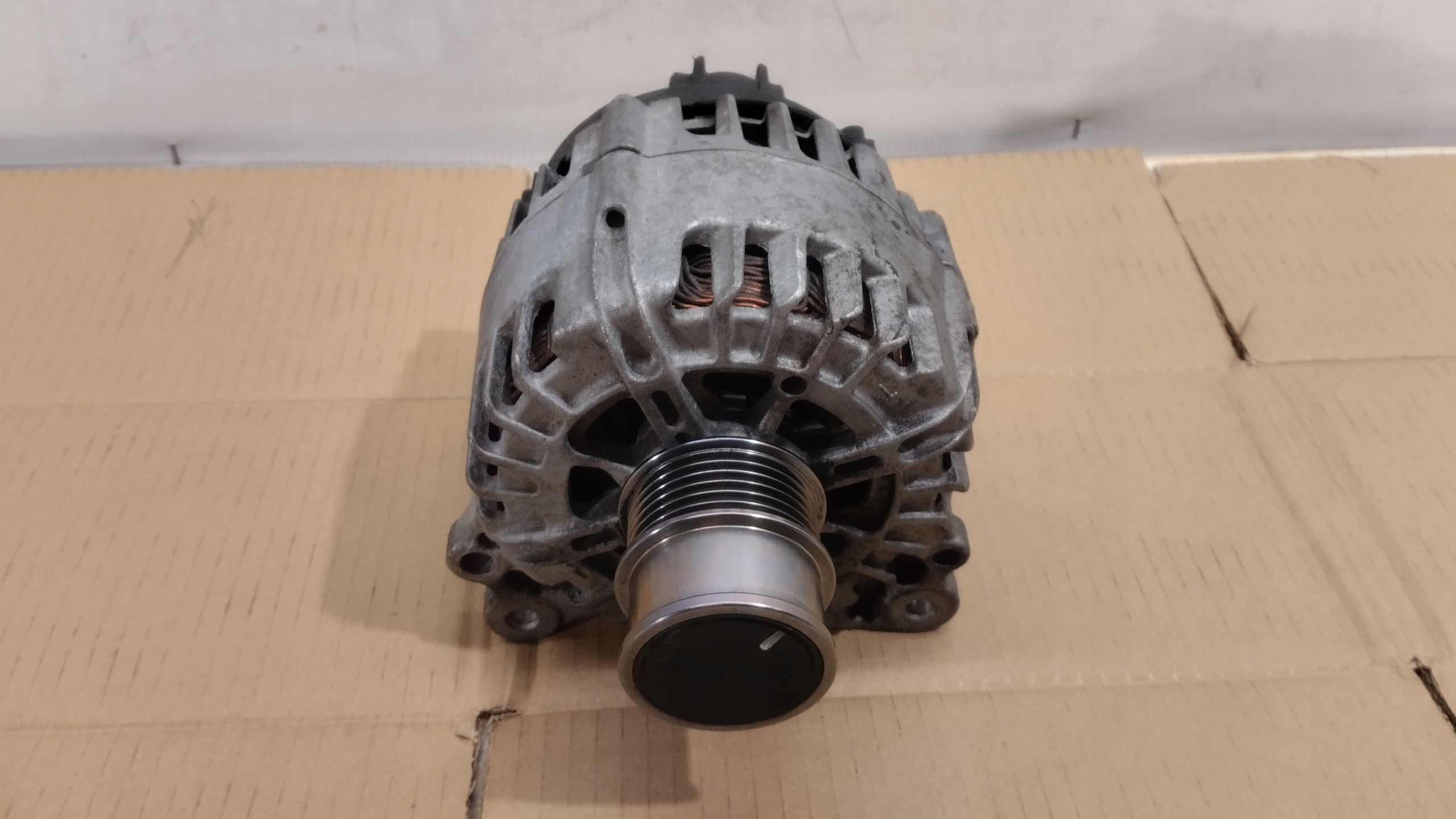 Alternator Volkswagen OE 04C903023M image 2