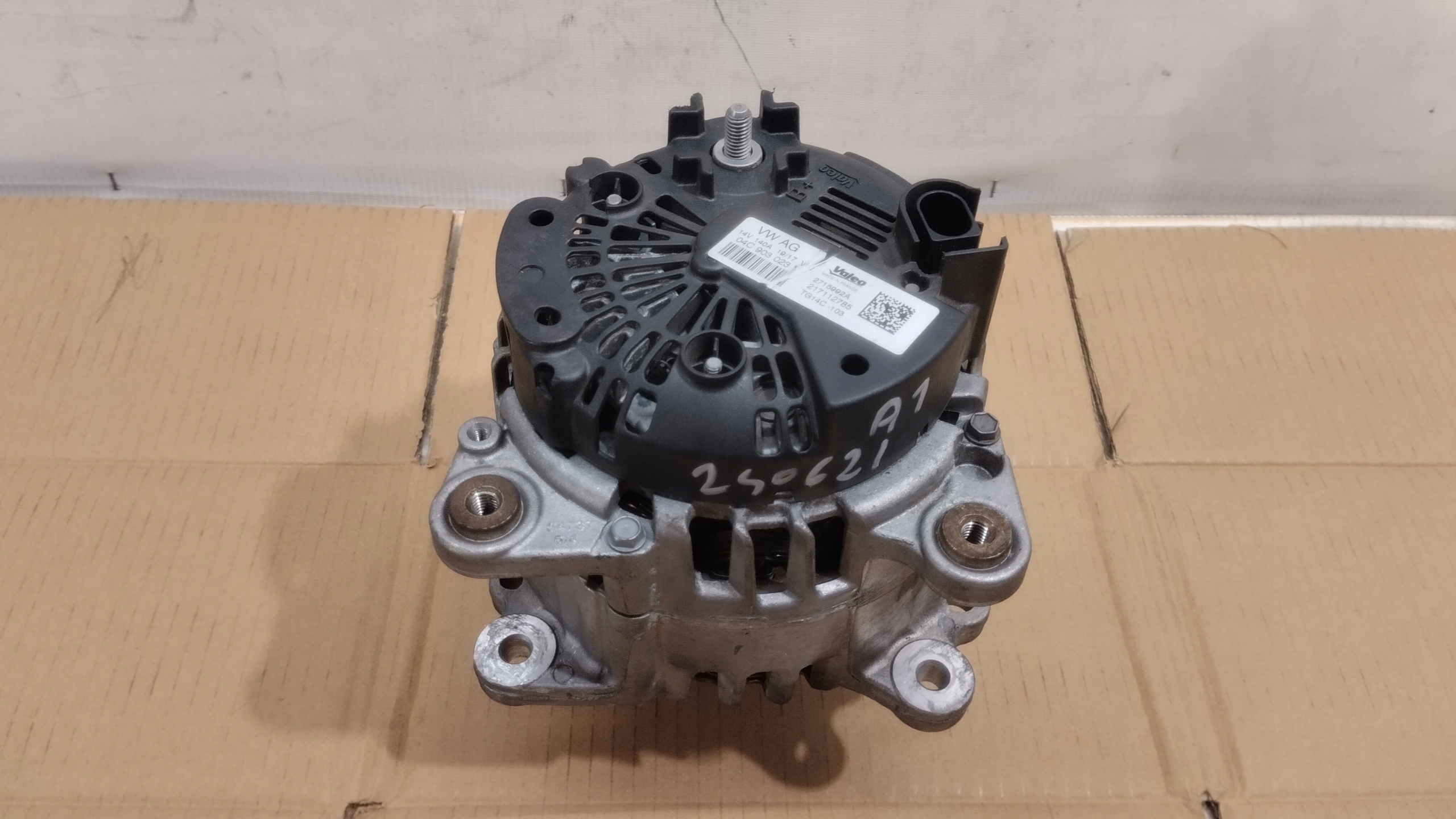 Alternator Volkswagen OE 04C903023M image 4