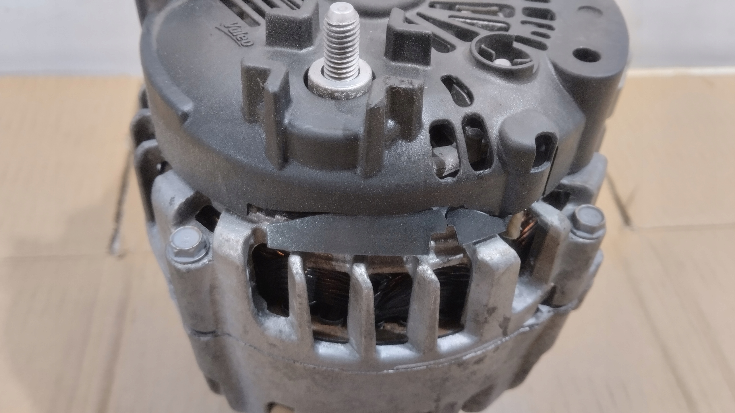 Alternator Volkswagen OE 04C903023M image 5