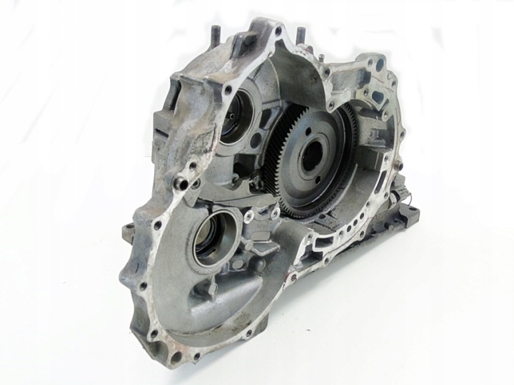 Keskikotelo vaihteiston kohdalla automaatti Mazda 6 5 3 2.0 2.3 FNE2DNP3 MS14