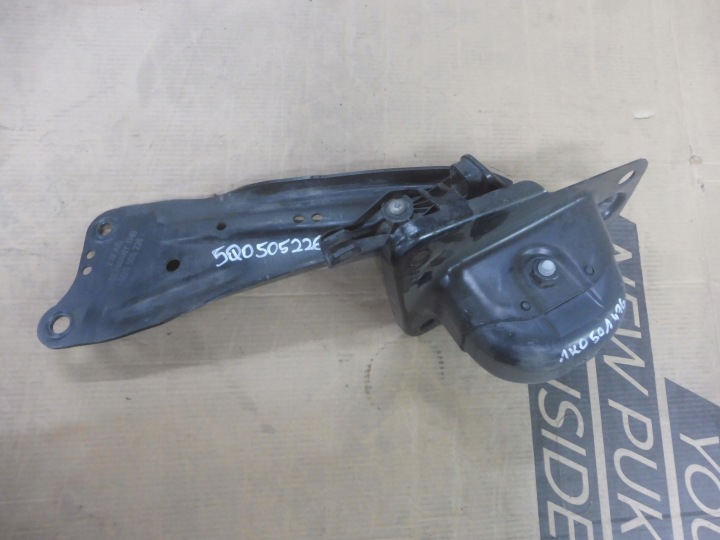 VW AUDI SEAT SKODA Takavarsi takaoikea 5Q0505226C