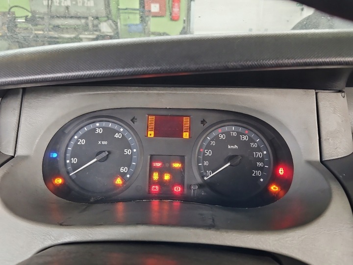 Renault Trafic II Speedometer P8200283197-E 2.5 DCI Europe