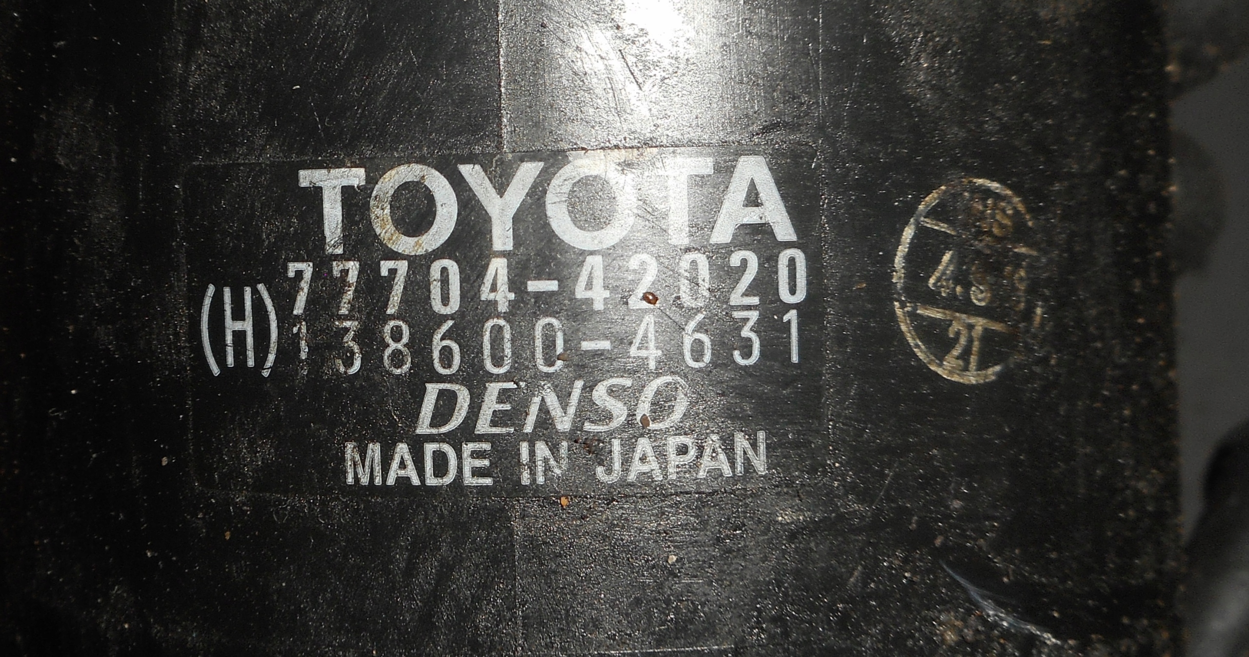 Toyota Rav4 I 98-00 carbon filter 77704-42020 image 4
