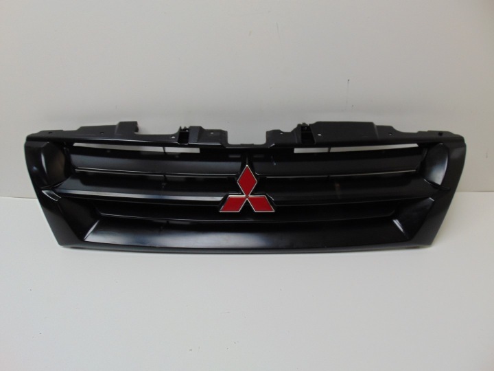 Säleikön suojus Mitsubishi Pajero III MR387981