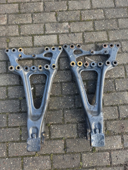 Stabilisaattorin kiinnitystassu Mercedes Actros MP4 MP5 A9603257814 A9603257714