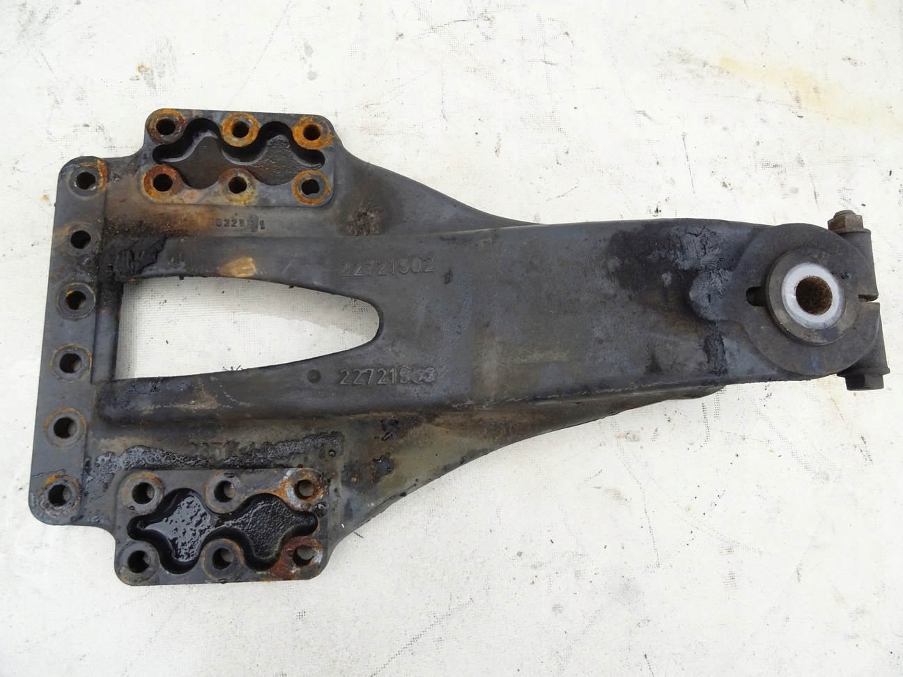 Support fixation demi-ressort 22721902 RENAULT TRUCKS T 460P LOW image 2
