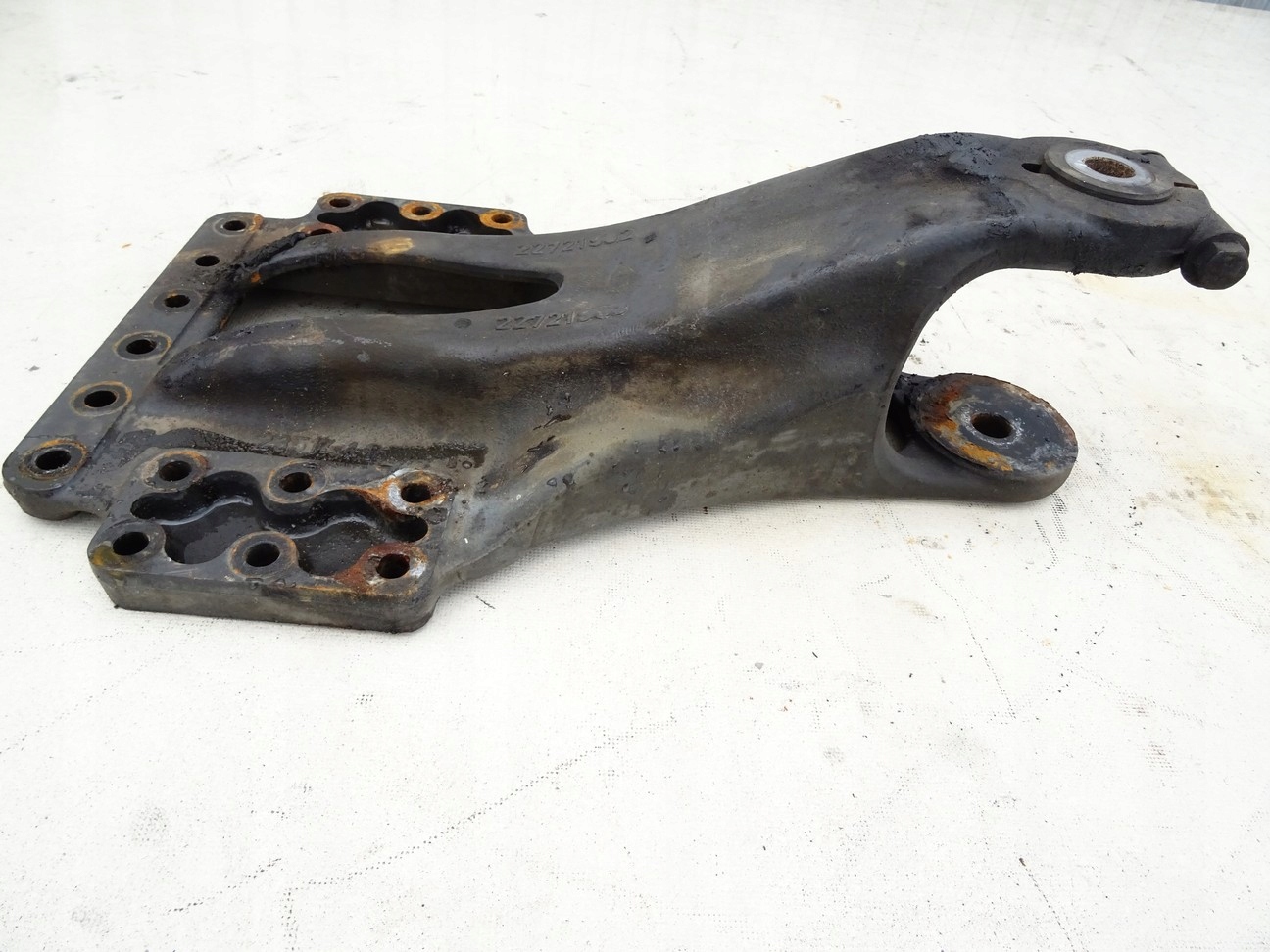 Support fixation demi-ressort 22721902 RENAULT TRUCKS T 460P LOW image 3