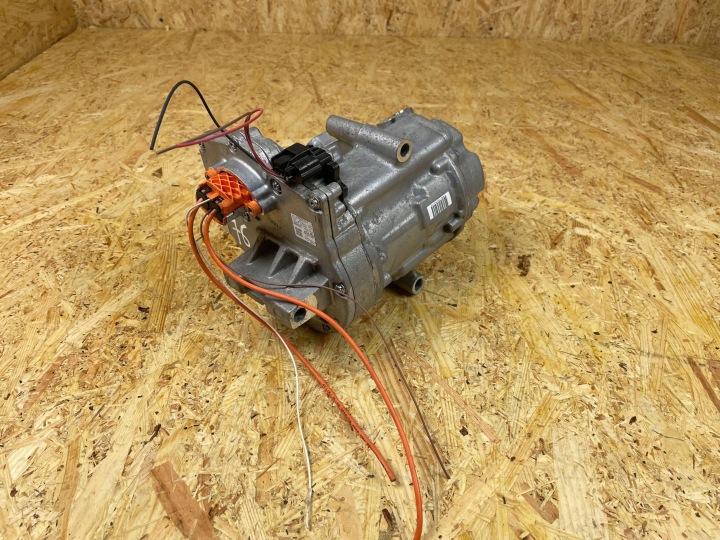 A/C Compressor Pump Renault Clio V 926008231R 2019-