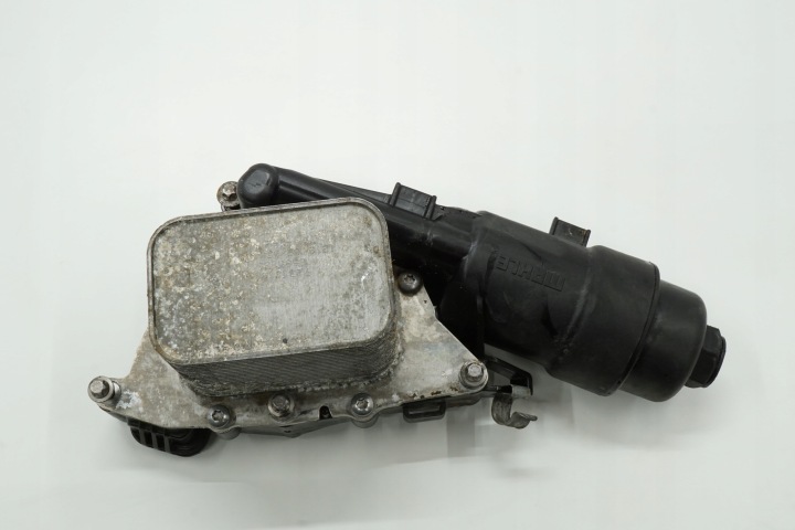 BMW X1 F48 16R öljynsuodattimen kotelon alusta 2.0D B47C20A 8585238