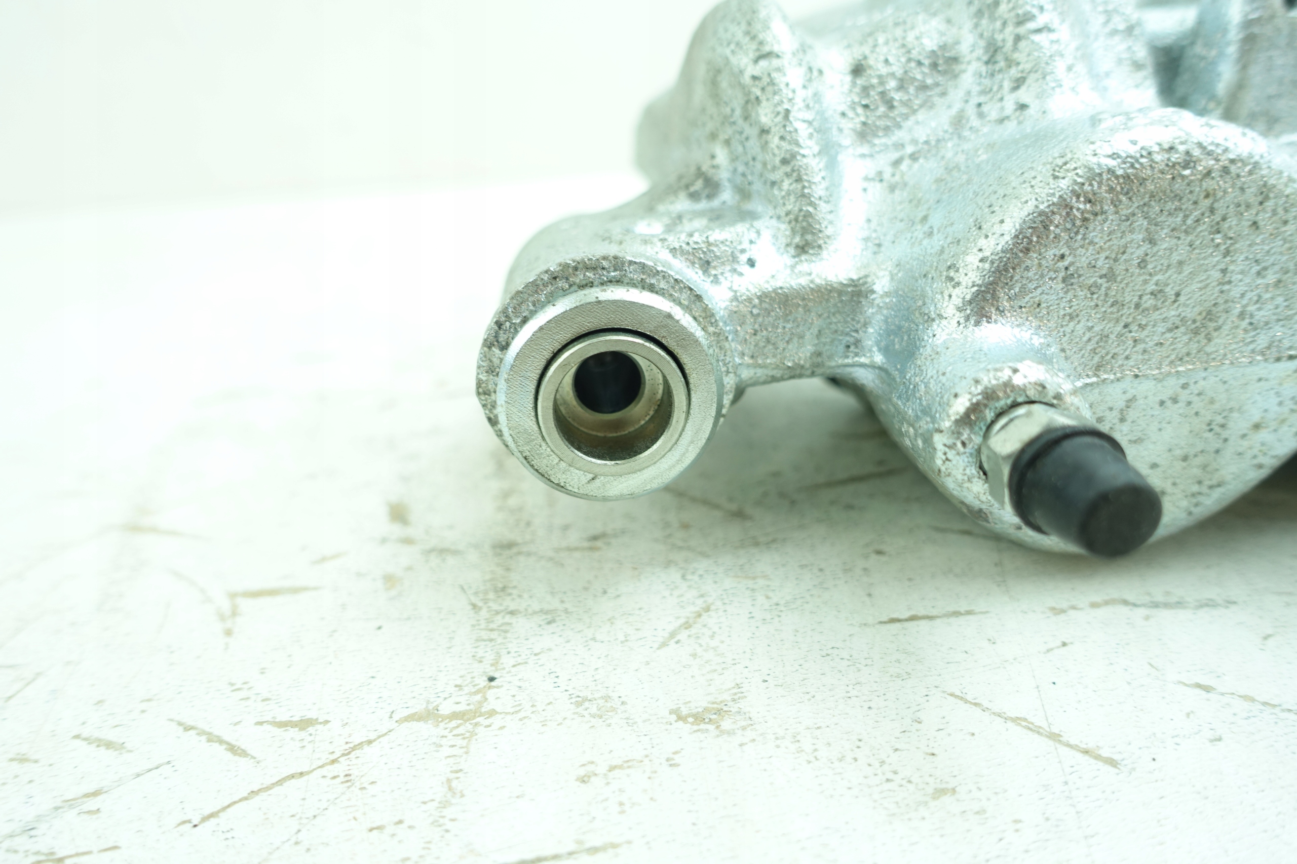 TRW BHV703E Brake Caliper Used image 7
